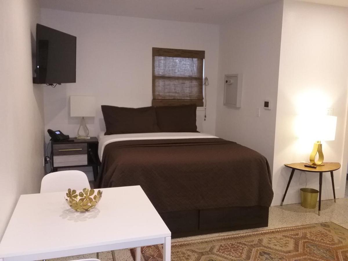 Point O'Rocks Captiva Beach Resort מראה חיצוני תמונה
