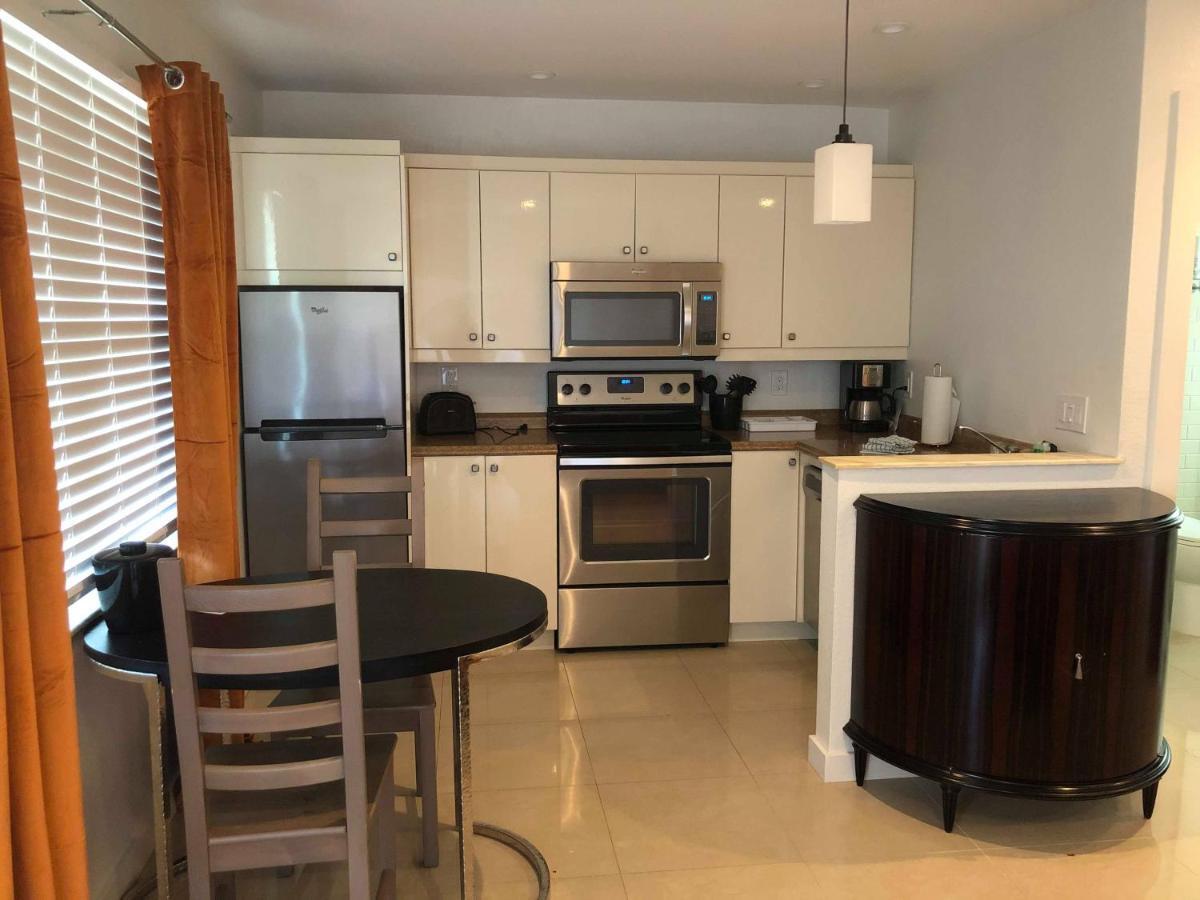 Point O'Rocks Captiva Beach Resort מראה חיצוני תמונה
