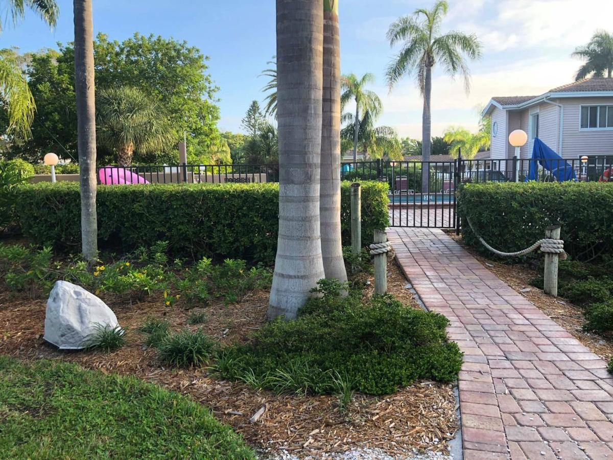 Point O'Rocks Captiva Beach Resort מראה חיצוני תמונה