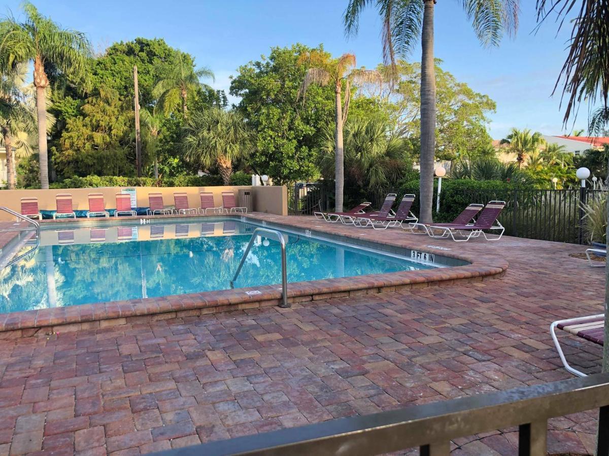 Point O'Rocks Captiva Beach Resort מראה חיצוני תמונה