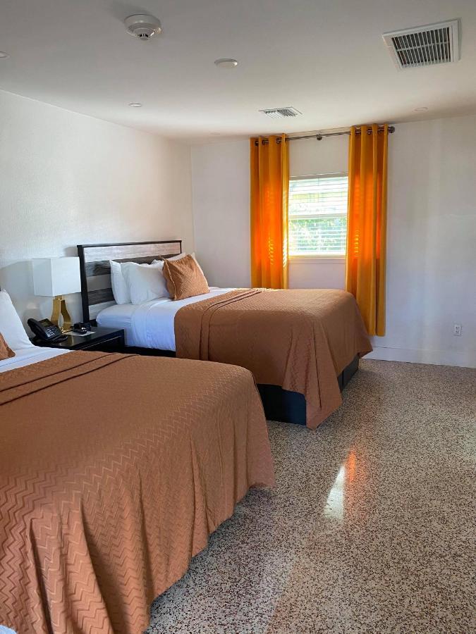 Point O'Rocks Captiva Beach Resort מראה חיצוני תמונה
