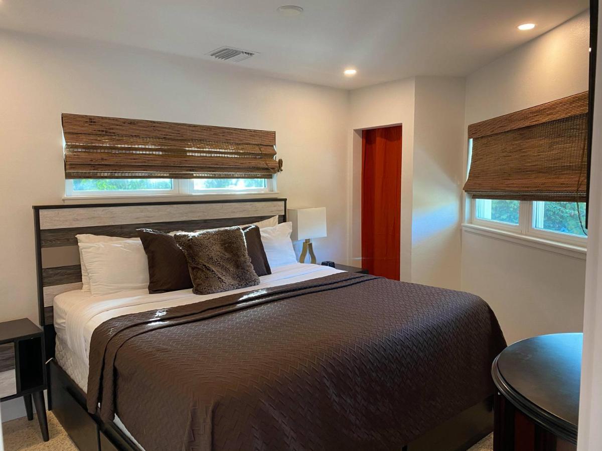 Point O'Rocks Captiva Beach Resort מראה חיצוני תמונה